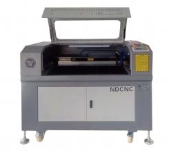  レーザー彫刻機