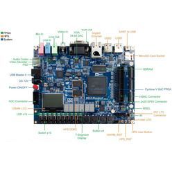 FPGA-SoC開発／評価／教育用ボード DE10-Standard