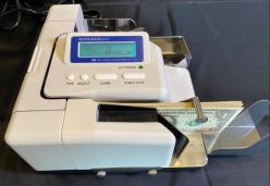 高速全自動卓上多通貨にせ札鑑定機 EXC-6700