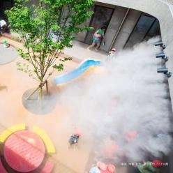 建築と調和するミスト冷房装置|涼感と魅力的な景観演出を両立