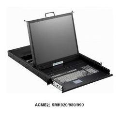 ACME社製 19インチ ラックマウント KVMスイッチ